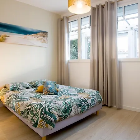 Magnifique T3 Totalement Renove, Hypercentre Rochefort, Arrivee Autonome ! *