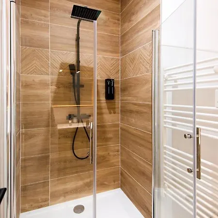 Magnifique T3 Totalement Renove, Hypercentre Rochefort, Arrivee Autonome ! * Rochefort (Charente-Maritime)