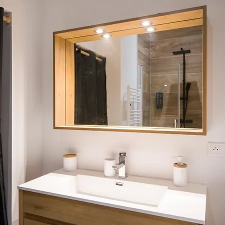 Magnifique T3 Totalement Renove, Hypercentre Rochefort, Arrivee Autonome ! Lägenhet