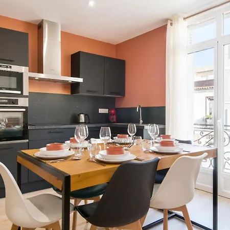 Magnifique T3 Totalement Renove, Hypercentre Rochefort, Arrivee Autonome ! * Rochefort (Charente-Maritime)